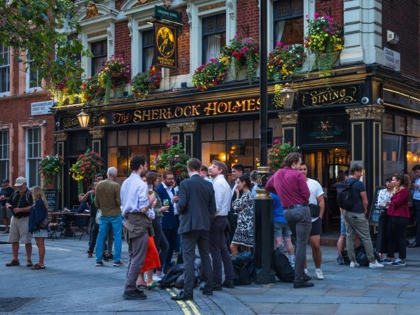 immergere nell'universo di Sherlock Holmes