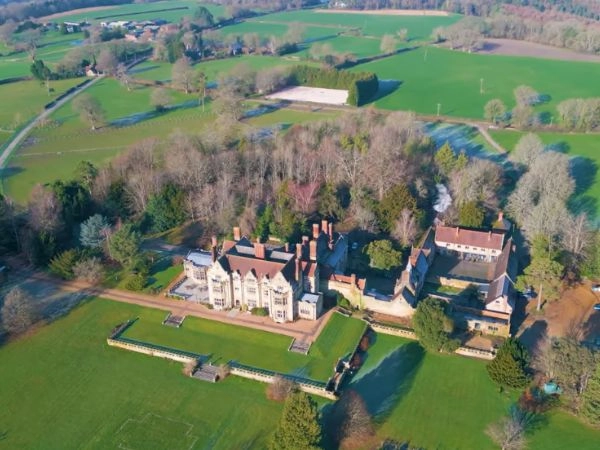 Balcombe Place e una residenza costruita nel 1850