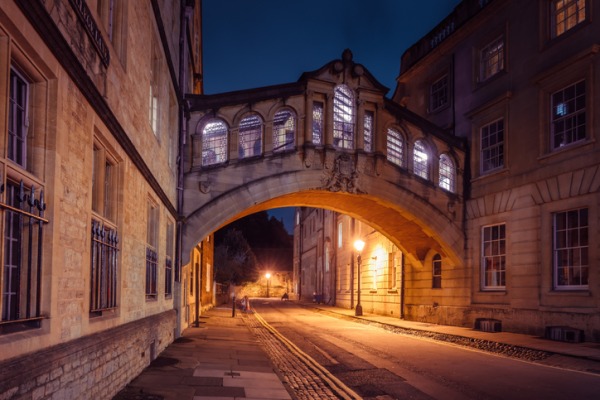 Il-ponte-dei-sospiri-a-Oxford-in-inghilterra