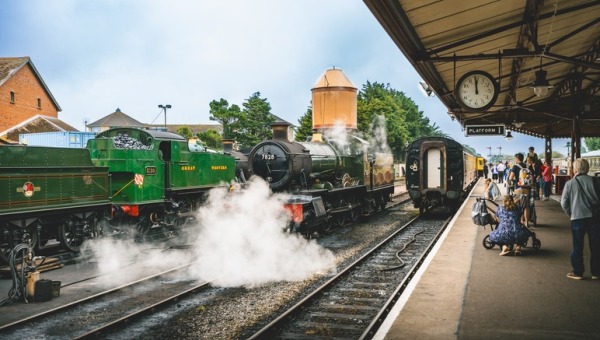 la-ferrovia-a-vapore-attraversa-il-west-somerset