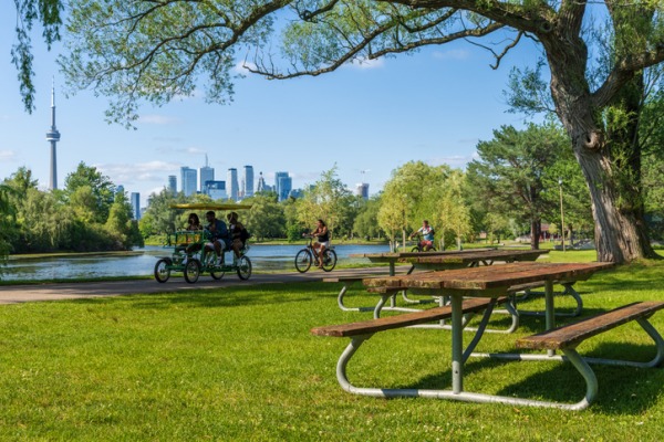Destate-si-puo-trascorrere-un-po-di-tempo-libero-al-Queens-Park-durante-la-vacanza-studio-a-Toronto