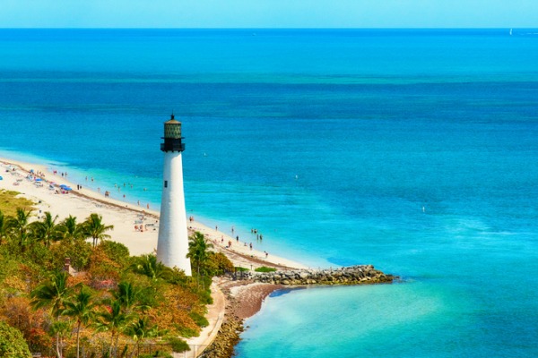 Il-faro-di-Capo-Florida-a-Key-Biscane