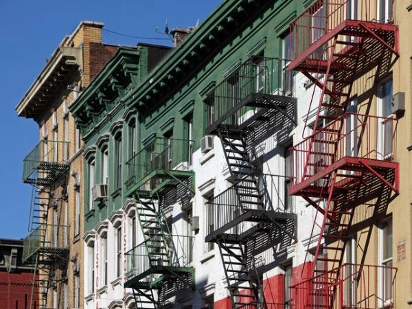 Little Italy,palazzi dipinti con i colori della bandiera italiana