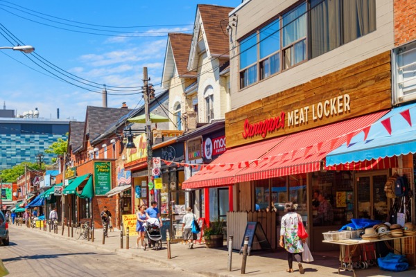 il-Kensington-Market-e-una-tappa-obbligata-in-un-escursione-a-Toronto-durante-una-vacanza-studio-in-Ontario