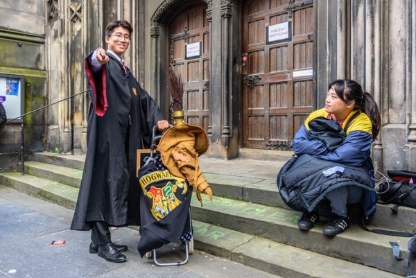 Studente-visita-Edimburgo-sulle-orme-di-Harry-Potter