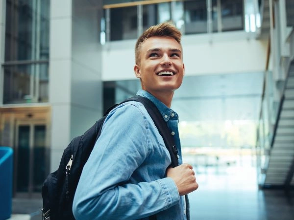 studente sorridente