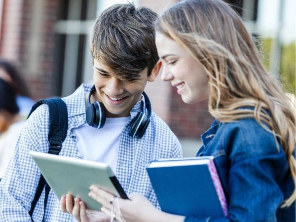 Vivere alcuni giorni o settimane in un contesto internazionale aiuta infatti bambini e ragazzi a sviluppare competenze personali fondamentali per la crescita.