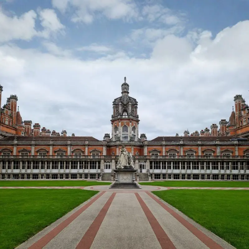Campus universitario di Egham vicino Londra per soggiorni studio Estate INPSieme Inghilterra 2026 Campus universitario di Egham vicino Londra per soggiorni studio Estate INPSieme Inghilterra 2026