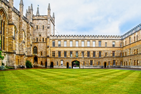 La-fondazione-del-New-College-di-Oxford-risale-al-Medioevo