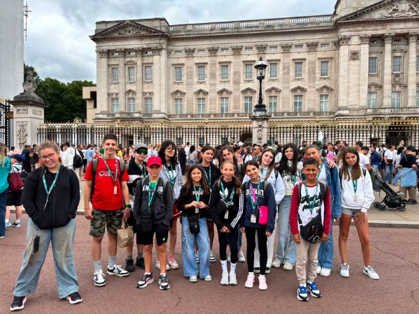 Ragazzi felici durante una vacanza studio a Cirencester in Gran Bretagna Ragazzi felici durante una vacanza studio a Cirencester in Gran Bretagna