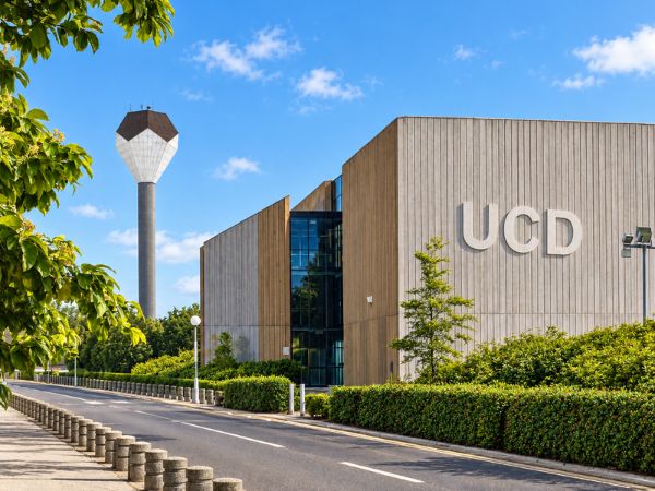 College UCD di Dublino dall’esterno College UCD di Dublino dall'esterno