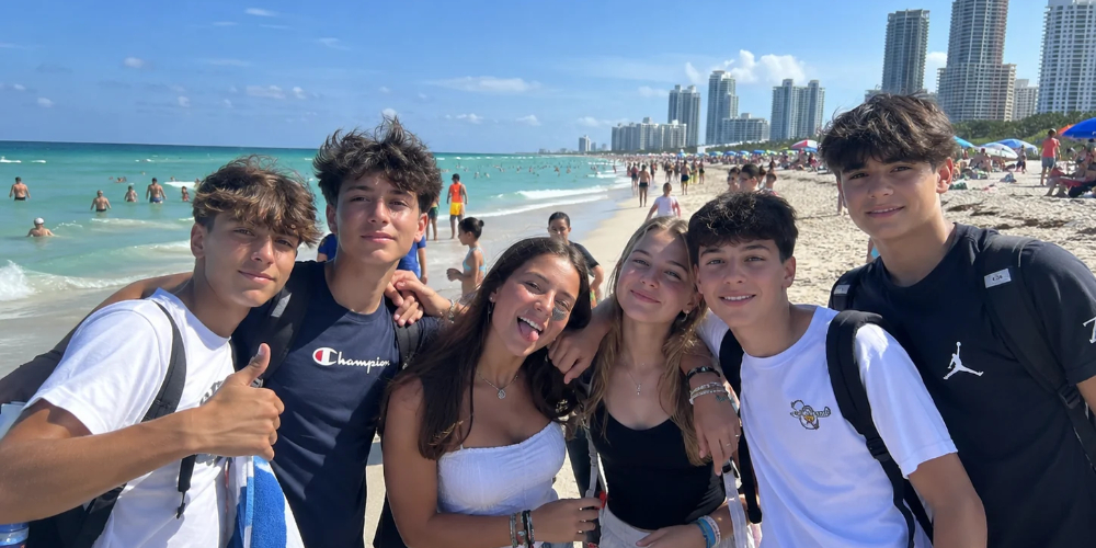 Ragazzi in spiaggia durante la vacanza studio a Miami