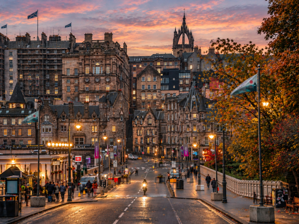 Vista mozzafiato su Edimburgo dalla strada Vista mozzafiato su Edimburgo dalla strada