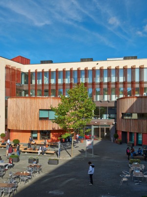 Cambridge; architecture students people talking table chairs drinking