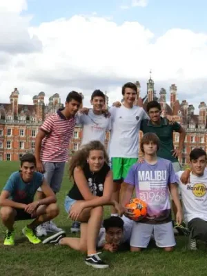 londra-egham-inghilterra-vacanze-studio-con-accompagnatore-lastrolabio